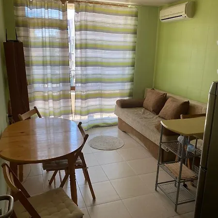 алина стамополу Apartamento Primorsko
